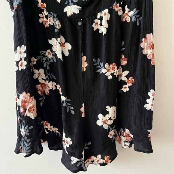 American Eagle tie-front floral romper - Picture 4 of 5